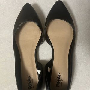 Black Pointed Flats - 8 1/2